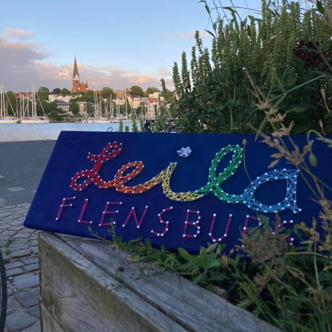 Schild mit Leila-Schriftzug am Flensburger Hafen