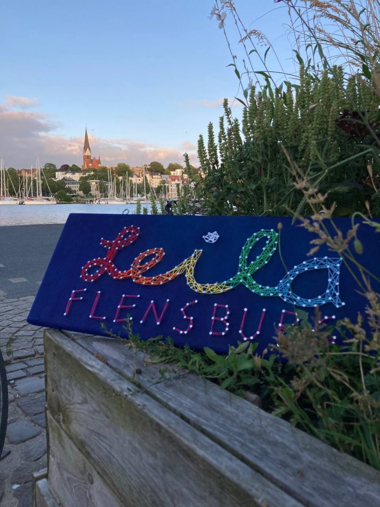 Schild mit Leila-Schriftzug am Flensburger Hafen
